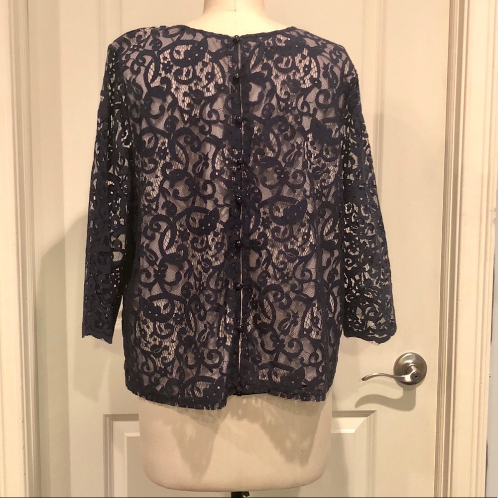 Contrast Lace button-back Blouse